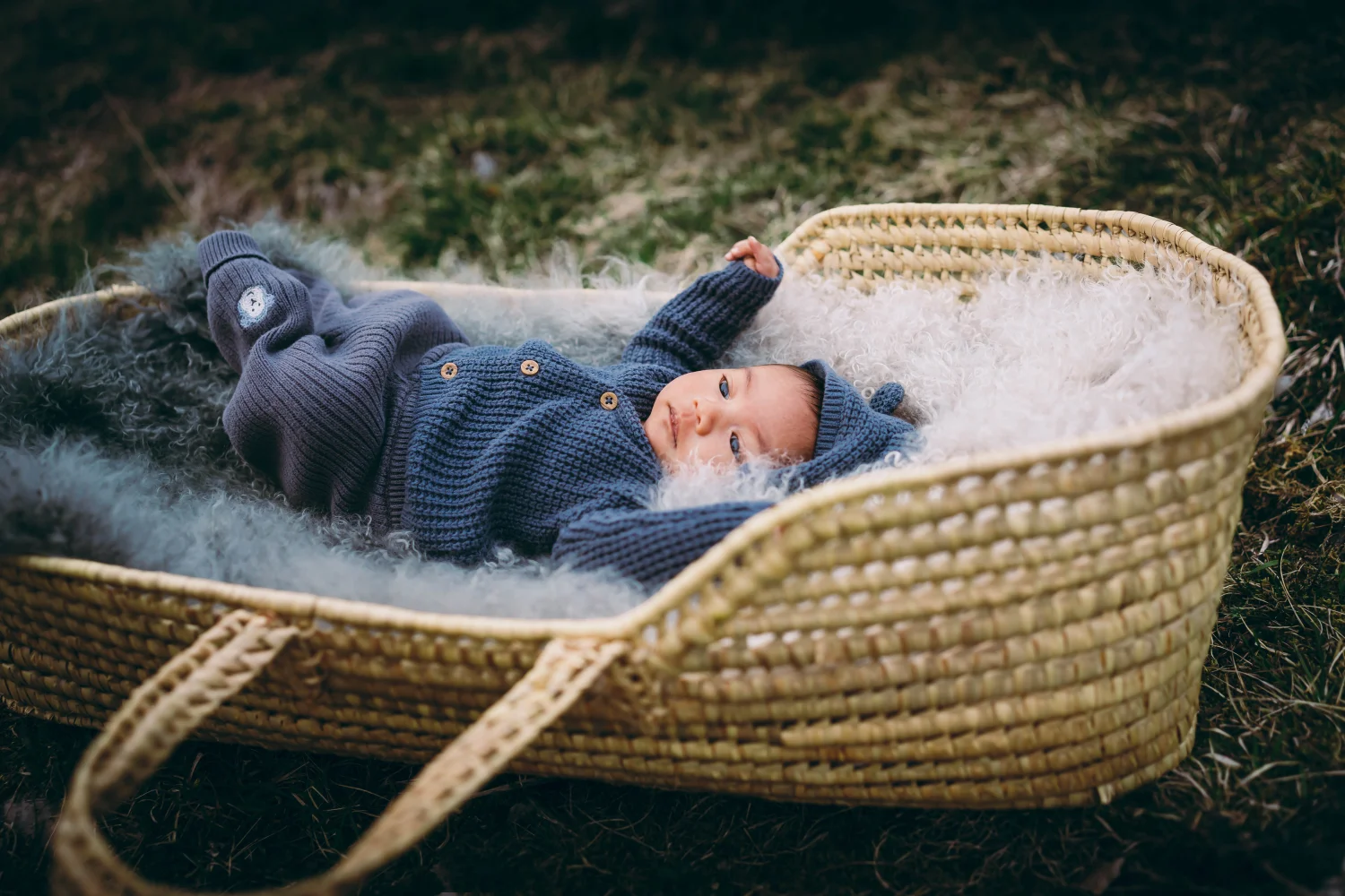 Antonia Orologio, Familienfotografie, Baby im Korb